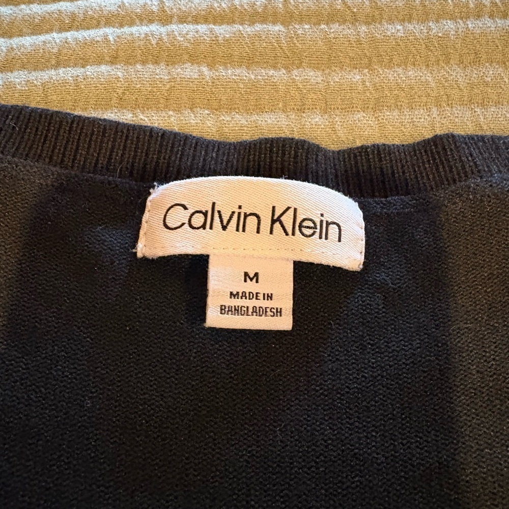 Calvin Klein women's black long-sleeve V-neck sweater size M - Picture 3 of 9